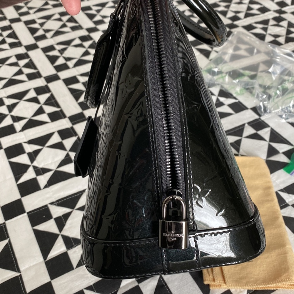 Sold🖤 Louis Vuitton Alma PM Magnetique - Picture 11 of 16
